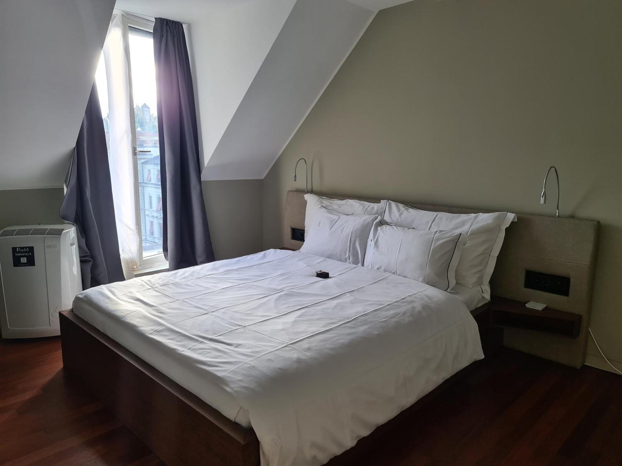 Lucerne Lake View Apartments Phòng bức ảnh