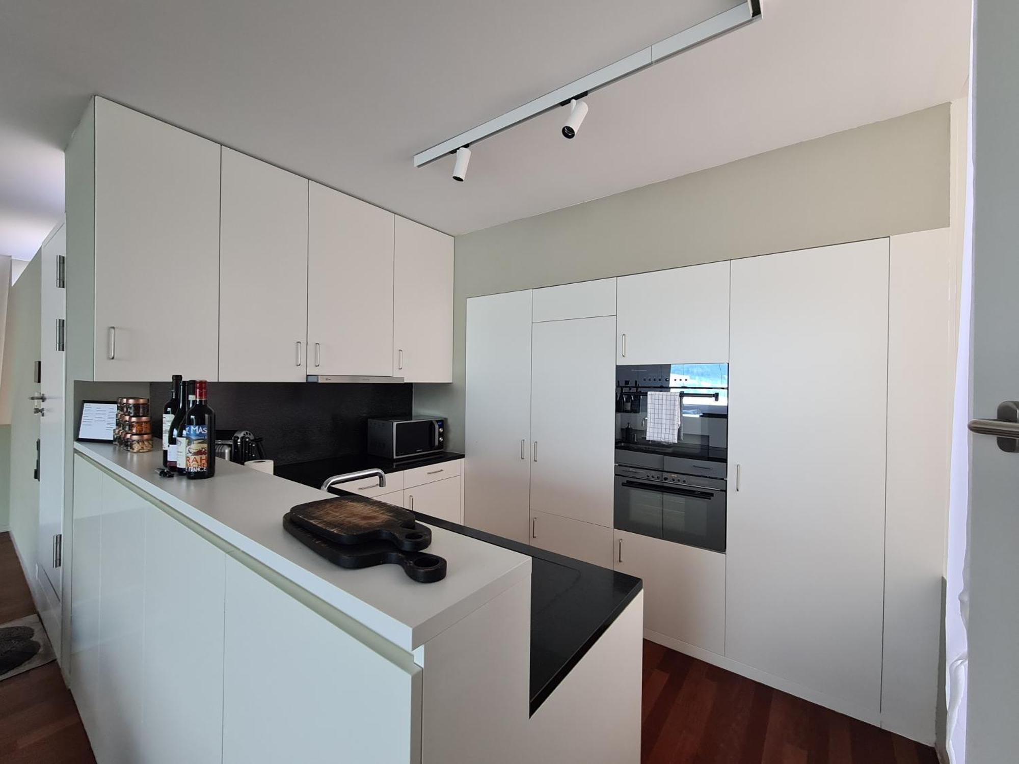 Lucerne Lake View Apartments Phòng bức ảnh