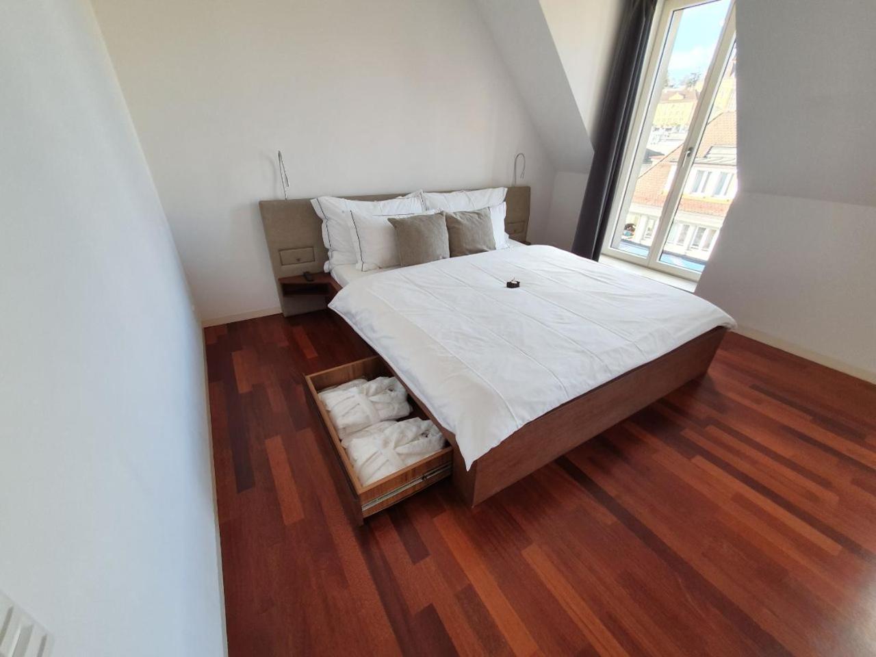 Lucerne Lake View Apartments Phòng bức ảnh